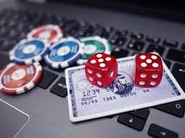 Người dùng Việt Nam chơi game nổ hũ slot online trên điện thoại Android